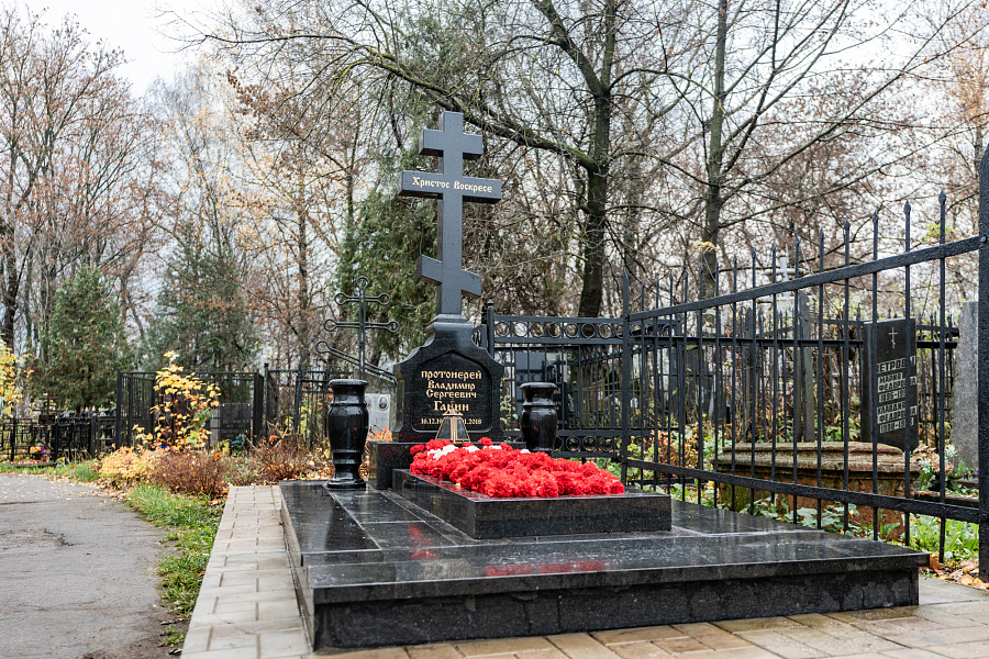 Архиерейское богослужение в Димитриевскую родительскую субботу в Успенском храме села Жилино г.о. Люберцы